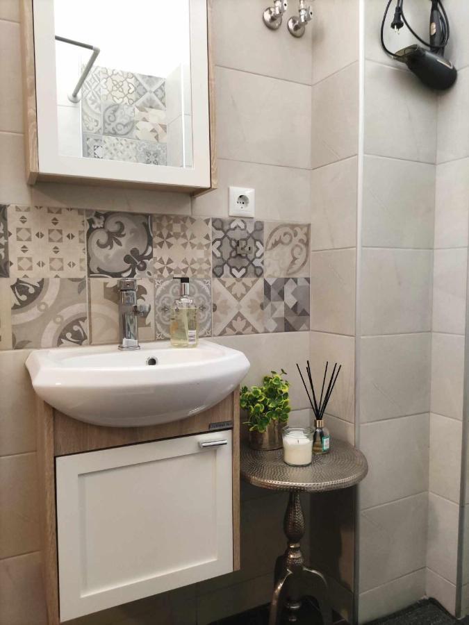 Incognito Apartment เทสซาโลนิกิ ภายนอก รูปภาพ